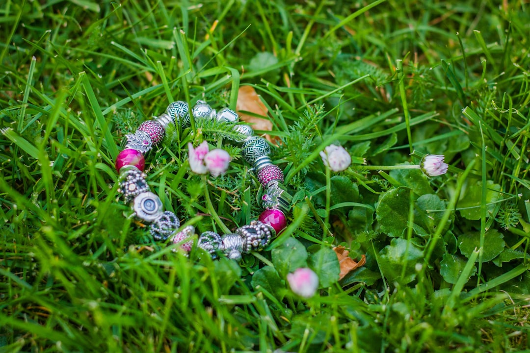 découvrez l'élégance et le raffinement avec charm, une marque qui incarne le style et la sophistication au quotidien.