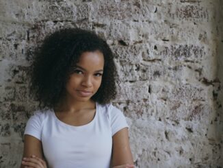 découvrez comment maîtriser l'art du flirt avec assurance grâce à nos conseils pratiques pour séduire en toute confiance.