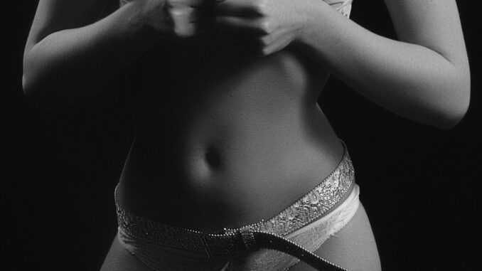 explorez la richesse et la diversité des désirs féminins, une célébration de la sensualité, de l'émotion et de l'identité au féminin.