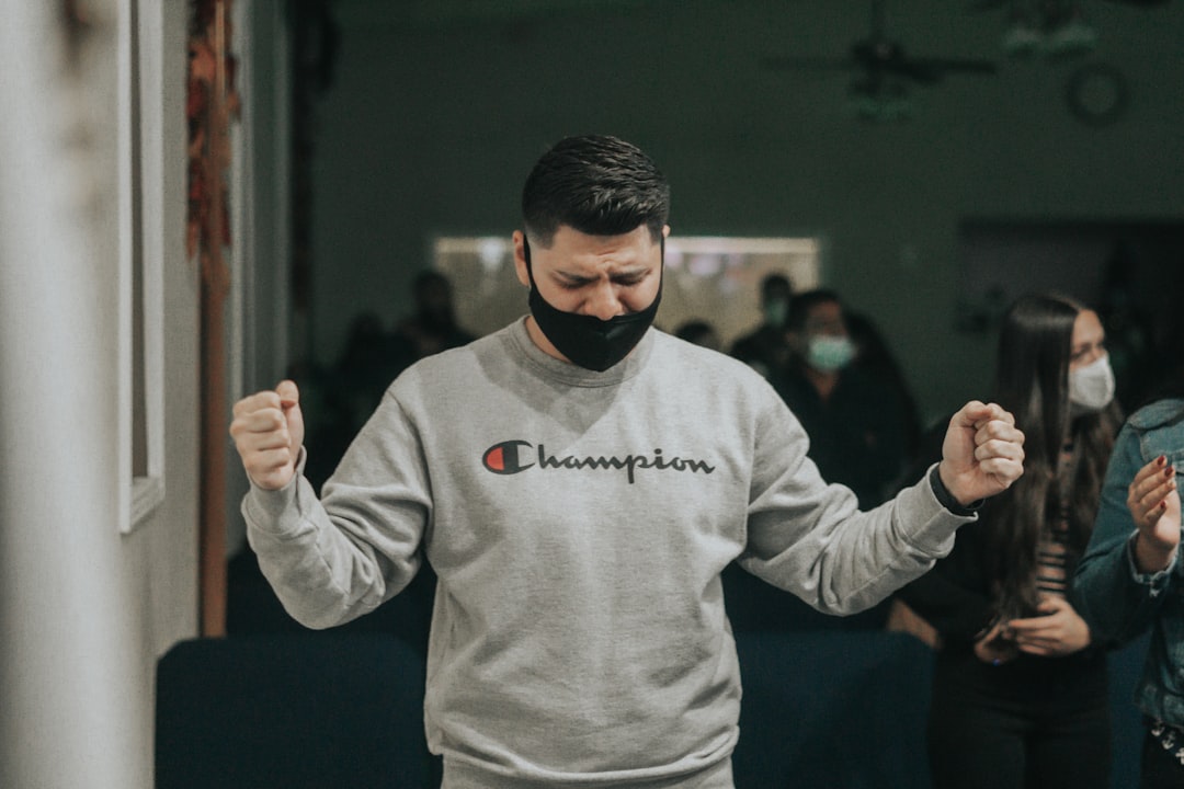 découvrez des conseils pratiques et respectueux pour améliorer votre technique de cunnilingus et offrir du plaisir à votre partenaire.