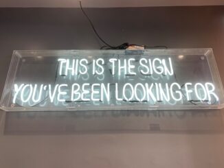 découvrez les signes clés qui influencent la première impression et apprenez à les reconnaître pour mieux communiquer et créer des relations positives dès le premier contact.