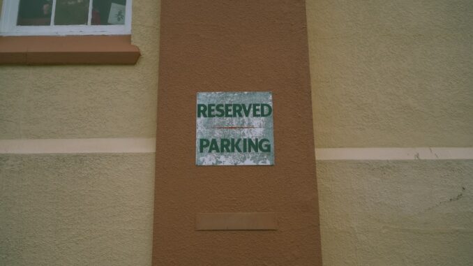 découvrez la collection reserved pour hommes : des vêtements tendance, élégants et confortables pour un style moderne au quotidien.