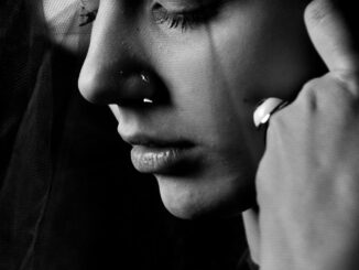 découvrez ce qu'est l'engourdissement émotionnel, ses causes possibles, ses impacts sur la vie quotidienne, et comment retrouver vos émotions et retrouver un équilibre émotionnel.