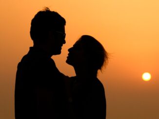 découvrez les qualités essentielles pour construire une relation durable et épanouissante, fondée sur la confiance, la communication et le respect mutuel.