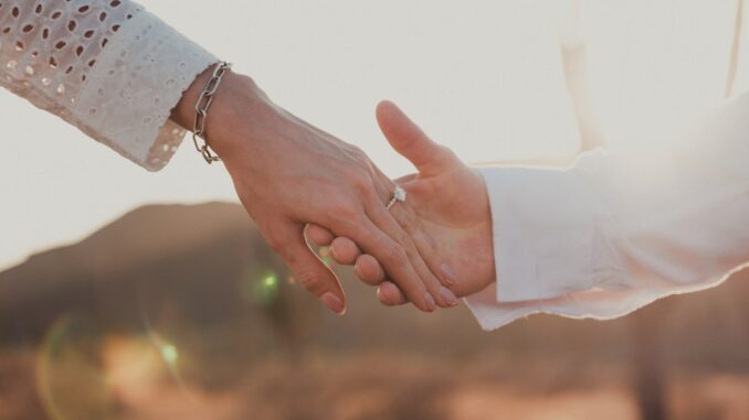 découvrez des conseils pratiques et efficaces pour sauver votre relation et renforcer votre lien émotionnel.