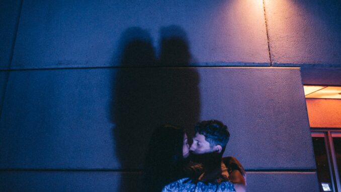 explorez la profondeur des relations humaines avec 'intimacy', un regard sensible sur la connexion émotionnelle et la proximité entre individus.