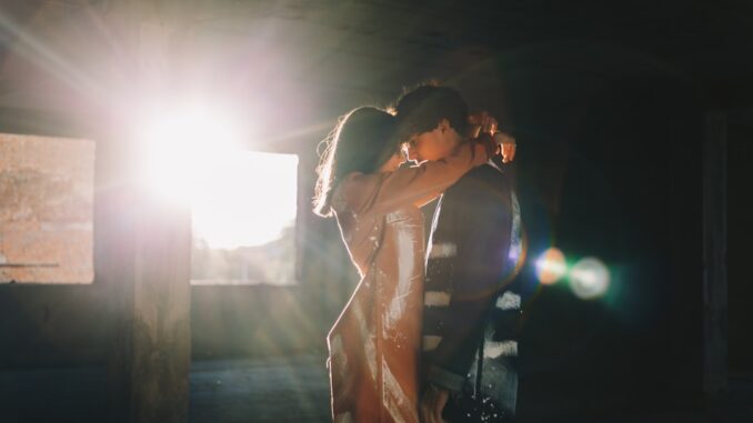 découvrez tout sur l'intimité, ses différentes formes et son importance dans les relations humaines pour renforcer les liens affectifs et émotionnels.