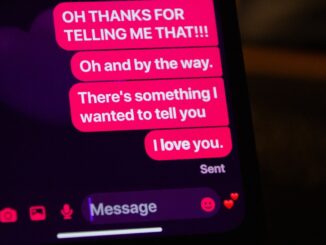 découvrez comment comprendre et gérer la vulnérabilité dans les relations pour renforcer la confiance et l'intimité avec votre partenaire.