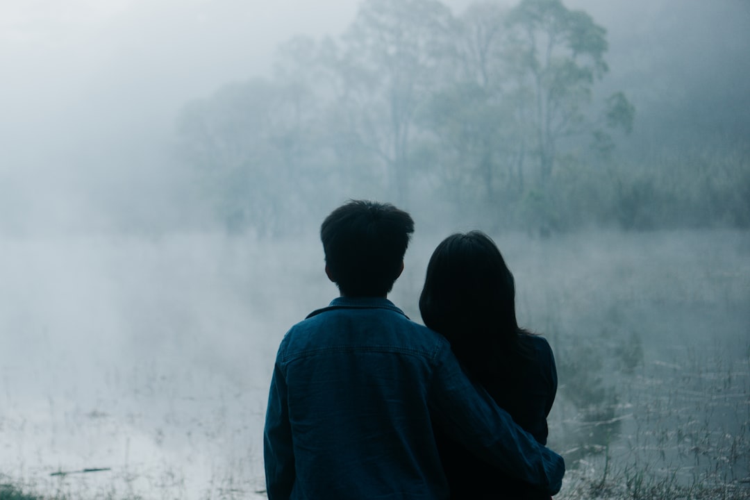 découvrez comment reconnaître et gérer un 'silent relationship breaker', cette personne qui met fin à une relation par le silence et le retrait, pour mieux comprendre et préserver vos liens.