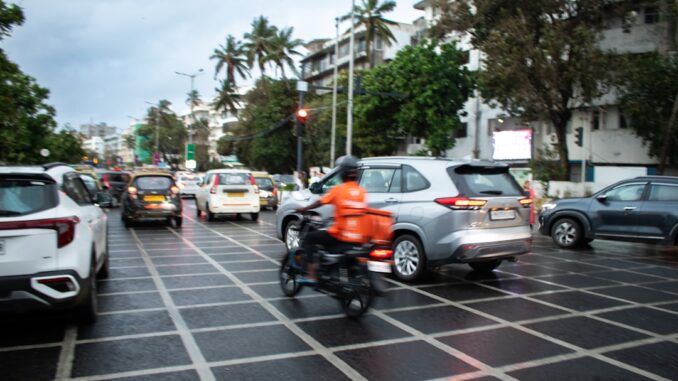 découvrez tout sur le swerving, une technique de conduite agile et sécurisée pour éviter les obstacles sur la route.