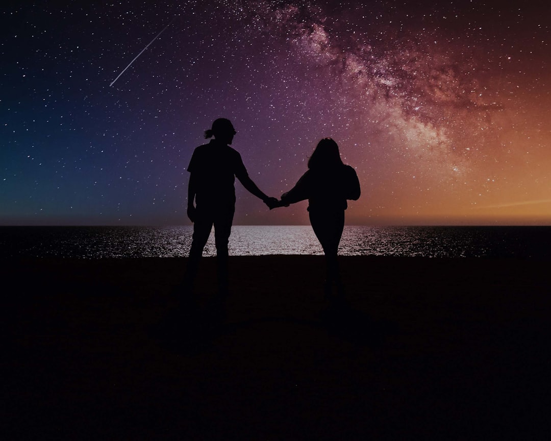 découvrez pourquoi les femmes préfèrent observer les étoiles à vos côtés et partagez des moments magiques sous le ciel étoilé.